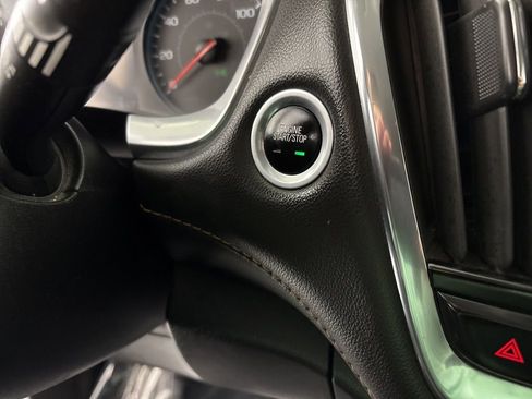 Used 2020 Chevrolet Traverse LT image 29