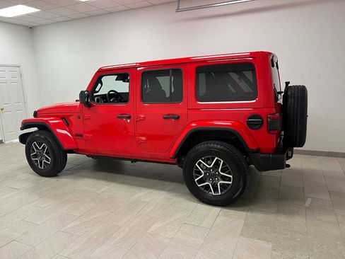 Used 2025 Jeep Wrangler Unlimited Sahara AWD/4WD image 20