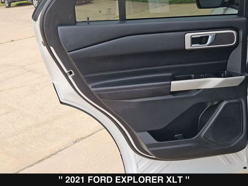 Used 2021 Ford Explorer XLT w/ Equipment Group 202A RWD image 19