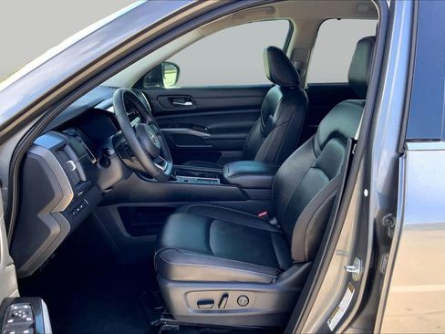 Used 2022 Nissan Pathfinder SL FWD image 8