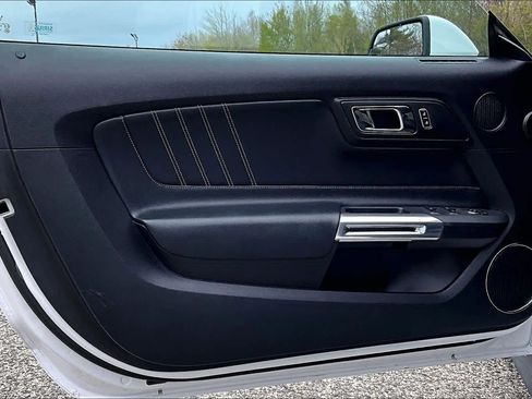 Used 2016 Ford Mustang Premium RWD image 22