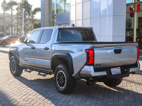Certified 2025 Toyota Tacoma TRD Off-Road image 9