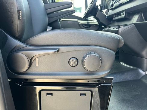 Used 2025 Mercedes-Benz Sprinter 2500 image 14