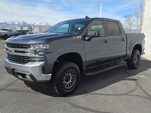 Used 2021 Chevrolet Silverado 1500 LT w/ Z71 Off-Road Package image 8