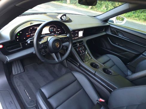 Used 2023 Porsche Taycan image 2