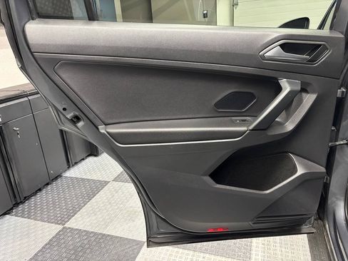 Used 2019 Volkswagen Tiguan SE w/ 3rd Row Seat Package AWD/4WD image 16