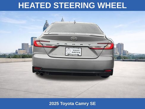 Used 2025 Toyota Camry SE image 4