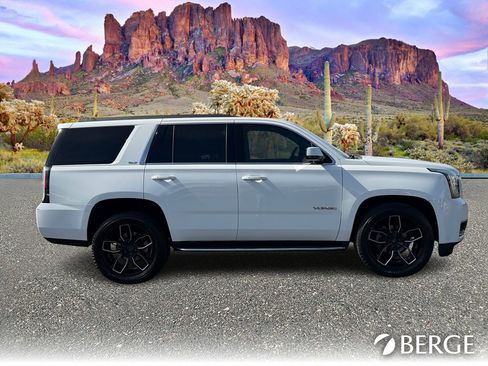 Used 2017 GMC Yukon SLT image 8