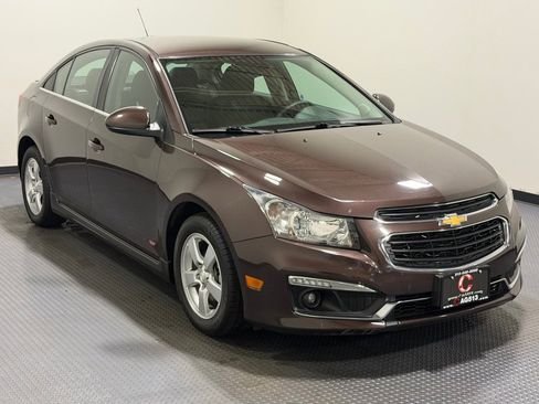 Used 2015 Chevrolet Cruze LT w/ Enhanced Safety Package FWD image 4