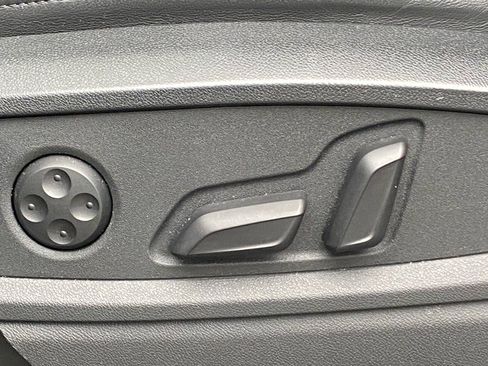 Used 2022 Audi Q5 2.0T Premium w/ Convenience Package image 12