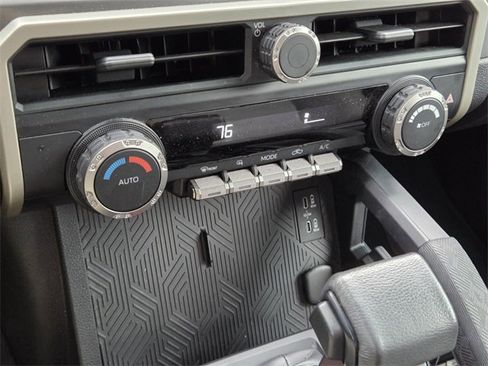 Used 2024 Toyota Tacoma TRD Sport image 34