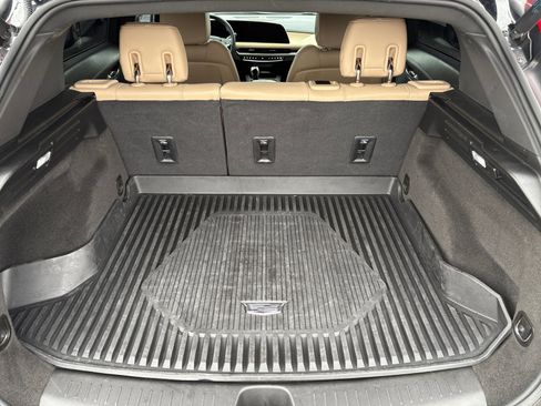 Used 2024 Cadillac XT4 Luxury w/ LPO, Floor Liner Package FWD image 12