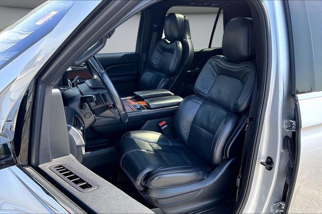Used 2019 Lincoln Navigator Reserve AWD/4WD image 21