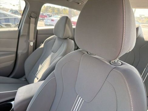 Used 2023 Hyundai Elantra SEL w/ Convenience Package image 10