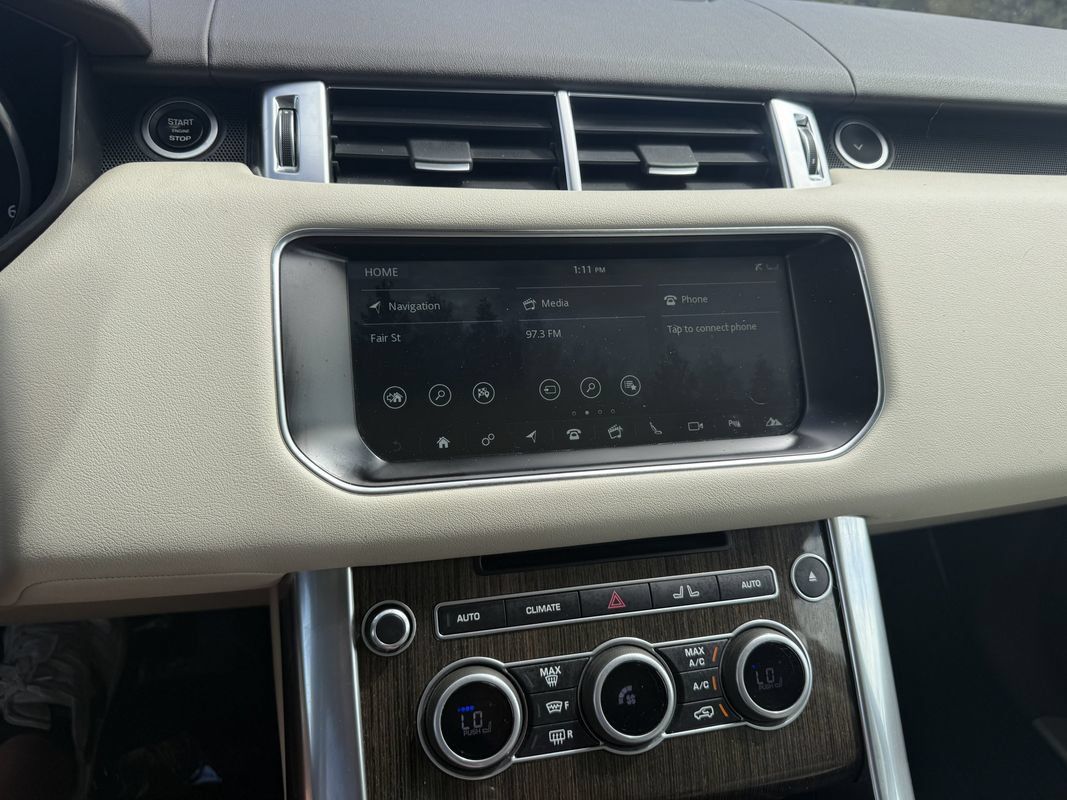 Used 2017 Land Rover Range Rover Sport HSE AWD/4WD image 18