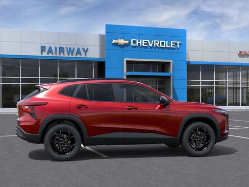 New 2026 Chevrolet Trax LT w/ Midnight Edition FWD image 5