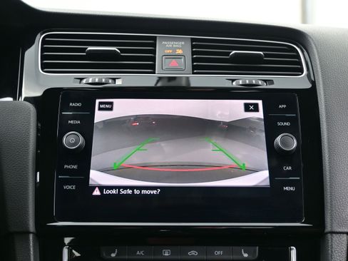 Used 2018 Volkswagen GTI SE FWD image 18