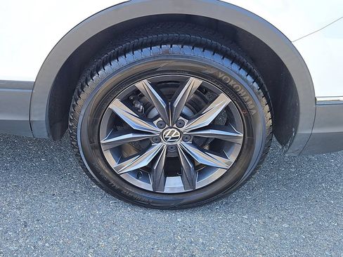 Used 2022 Volkswagen Tiguan SE AWD/4WD image 8