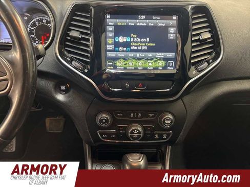 Used 2019 Jeep Cherokee Limited image 17