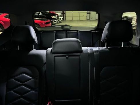 Used 2025 Volkswagen Atlas SE image 14