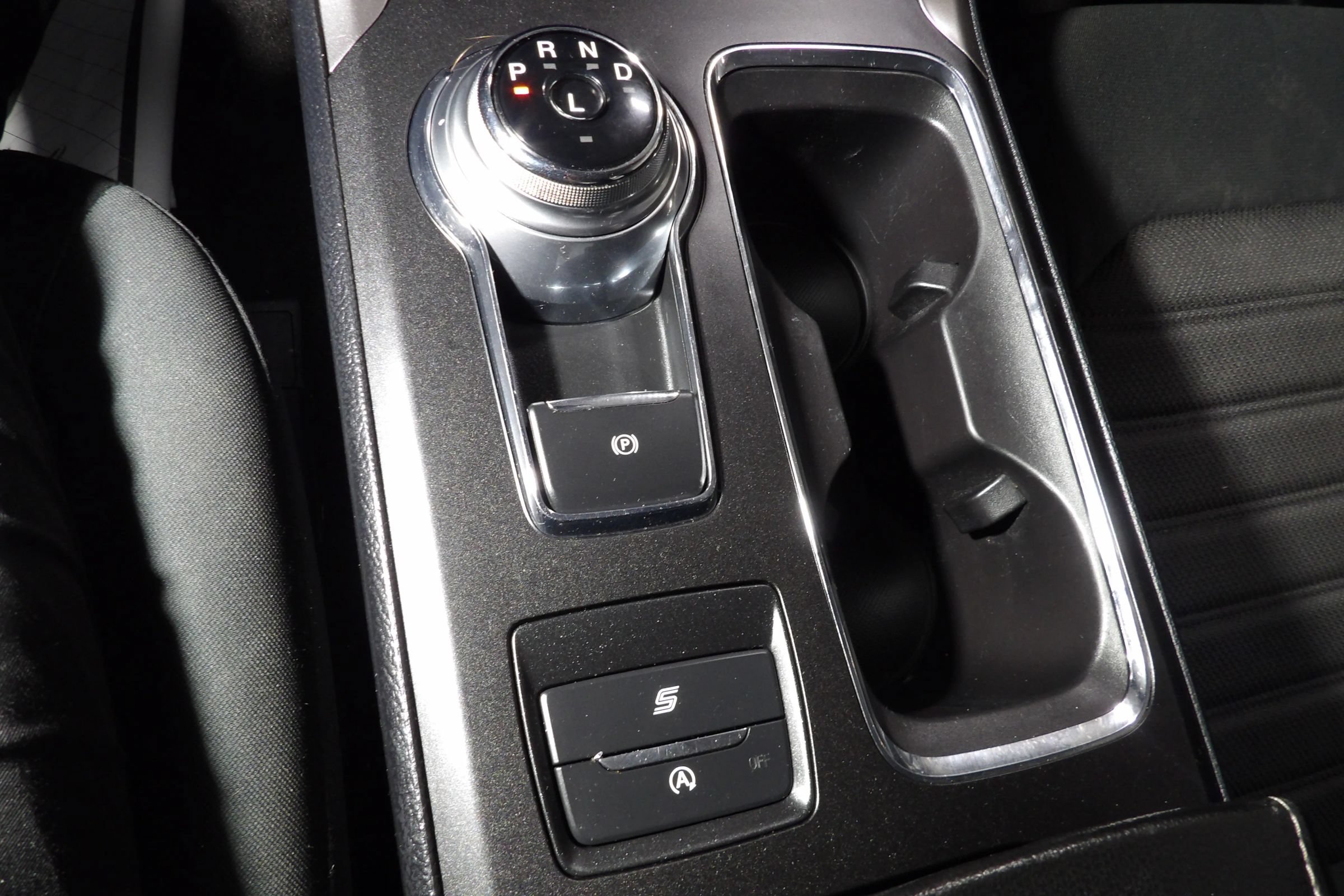 Used 2020 Ford Fusion SE FWD image 11
