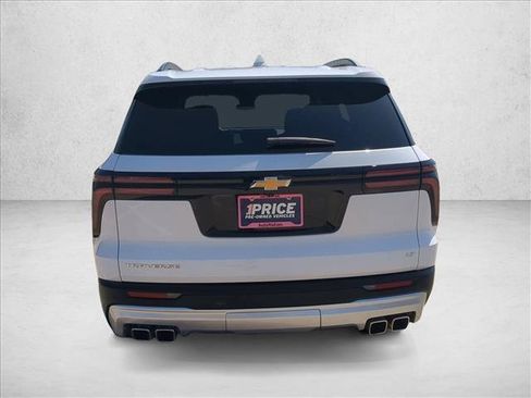 Used 2024 Chevrolet Traverse LT FWD image 7