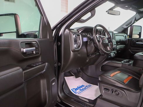 Used 2021 GMC Sierra 2500 AT4 w/ AT4 Preferred Package image 4