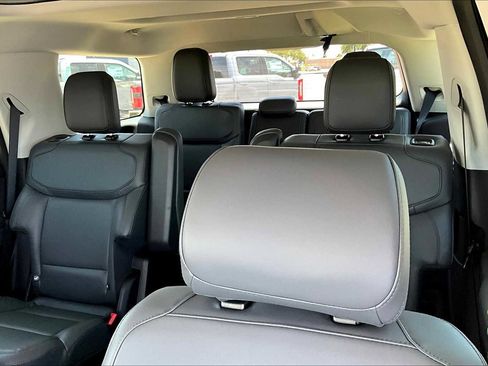 New 2025 Ford Expedition Active image 19