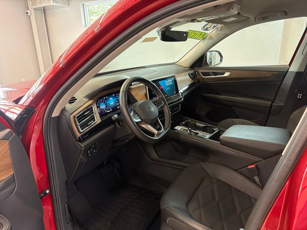 Used 2024 Volkswagen Atlas SE AWD/4WD image 30