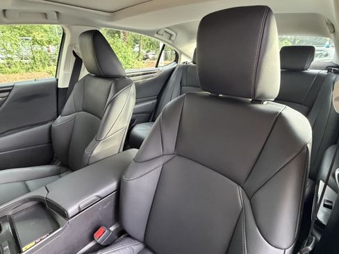 Used 2025 Lexus ES 350 w/ Premium Package FWD image 17