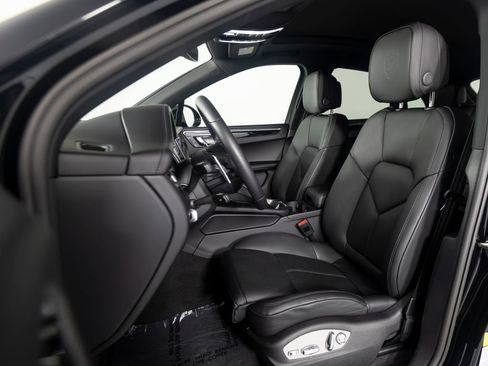 Certified 2026 Porsche Macan Turbo AWD/4WD image 5