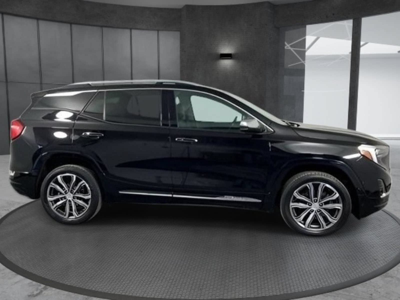 Used 2018 GMC Terrain Denali w/ Advanced Safety Package AWD/4WD image 4