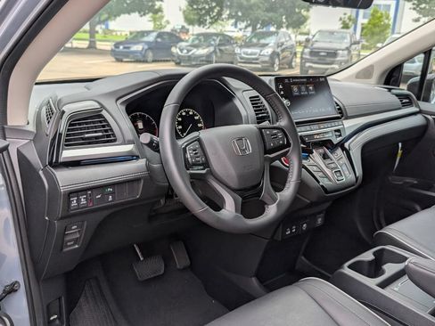 Used 2025 Honda Odyssey Touring image 4