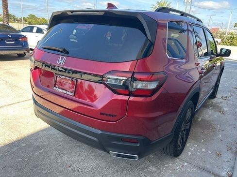 Used 2024 Honda Pilot Sport image 7