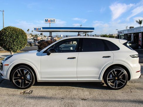 Used 2019 Porsche Cayenne Turbo AWD/4WD image 2