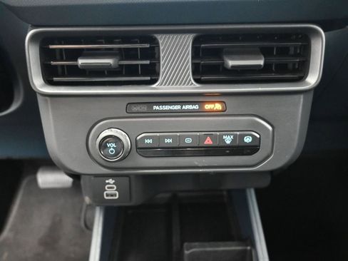 Used 2025 Ford Maverick XL w/ Equipment Group 102A image 27