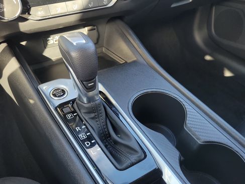 Used 2025 Nissan Altima 2.5 SV FWD image 21