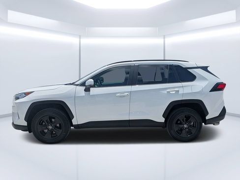 Used 2020 Toyota RAV4 XLE AWD/4WD image 6