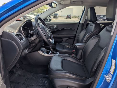 Used 2018 Jeep Compass Latitude w/ Popular Equipment Group AWD/4WD image 17