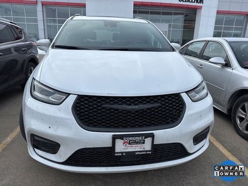 Used 2022 Chrysler Pacifica Touring-L w/ S Appearance Package image 11