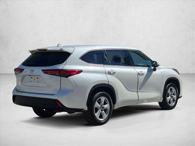 Used 2021 Toyota Highlander LE FWD image 5