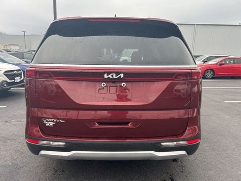Used 2024 Kia Carnival LX FWD image 5