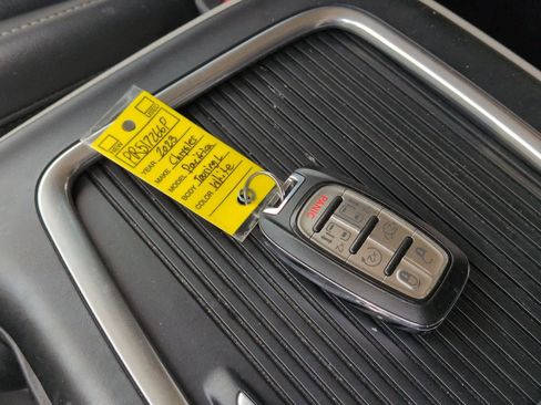 Used 2023 Chrysler Pacifica Touring-L FWD image 35