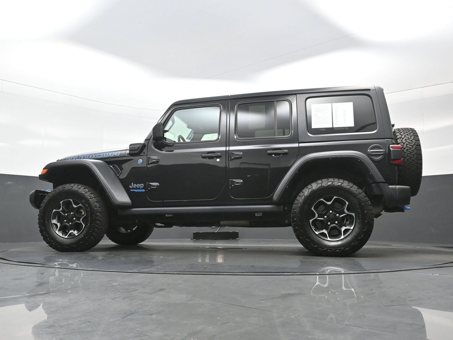 Used 2021 Jeep Wrangler Unlimited Rubicon 4xe w/ Cold Weather Group AWD/4WD image 28