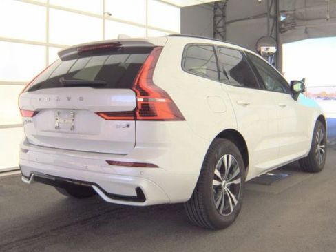 Used 2025 Volvo XC60 B5 Core AWD/4WD image 4