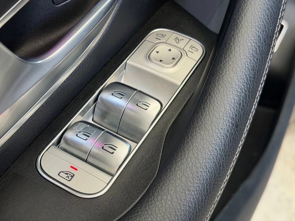 Used 2025 Mercedes-Benz GLE 350 4MATIC image 39