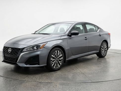 Used 2025 Nissan Altima 2.5 SV image 3