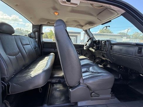 Used 2006 GMC Sierra 3500 W/T w/ Heavy-Duty Power Package image 16