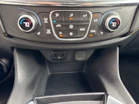Used 2018 Chevrolet Traverse LT FWD image 22