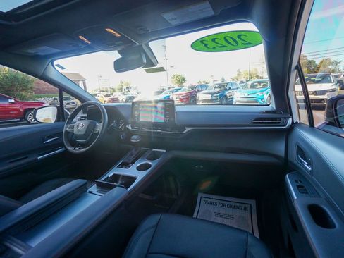 Used 2023 Toyota Sienna XSE image 29